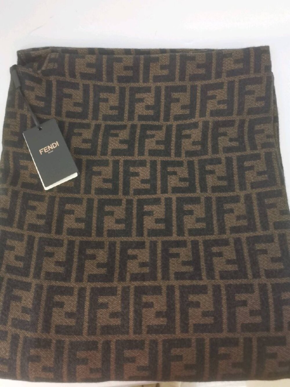 FENDI Women's Wool Shawl Wrap Scarf Warmth Fashion Accessory - Picture 3 of 3